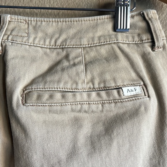 A&F Stretch Khaki Shorts - Picture 6 of 11